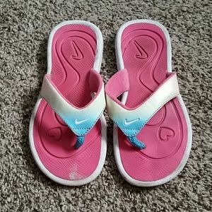 Girls nike flip flops